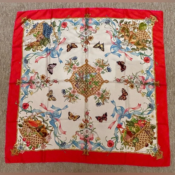 VINTAGE GUCCI 1970s Silk Scarf /Vittorio Accornero Floral Butterfly Fruit Print - Picture 3 of 12